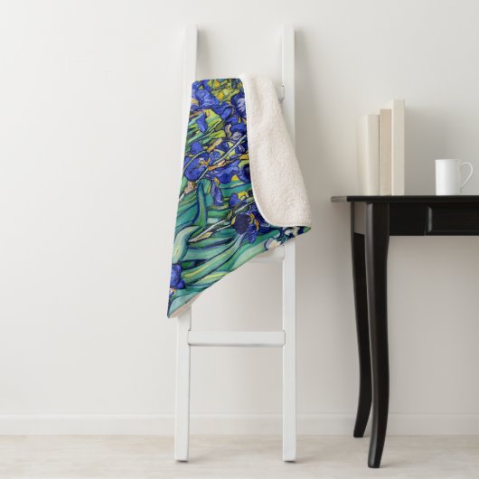 Irises van Vincent van Gogh Sherpa Deken (In situ)