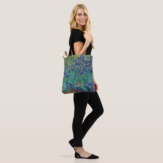 "Irises" van Vincent van Gogh Tote Bag (Op model)