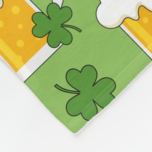 Irish Beer Mok met Shamrock Clover Pattern Fleece Deken (Hoek)