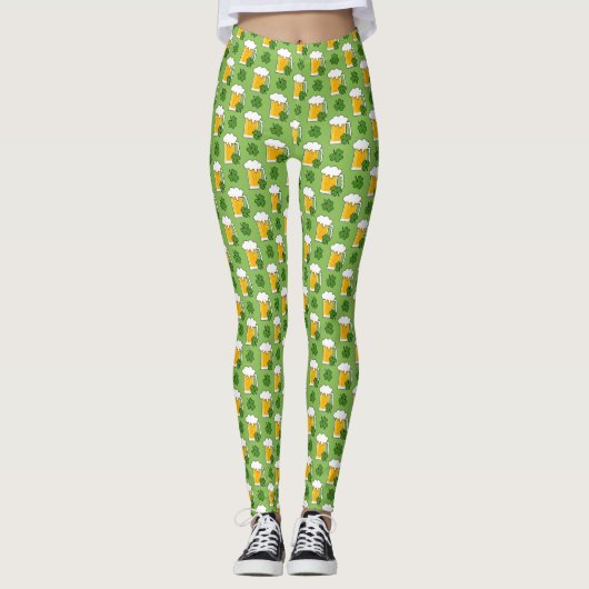 Irish Beer Mok met Shamrock Clover Pattern Leggings (Voorkant)