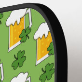 Irish Beer Mok met Shamrock Clover Pattern Pickleball Paddle (Links Detail)
