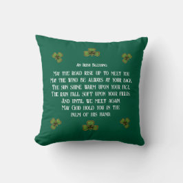 Irish Blessing and Shamrocks Green Typography Kussen