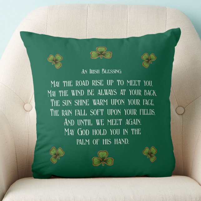 Irish Blessing and Shamrocks Green Typography Kussen (Creator heeft geüpload)
