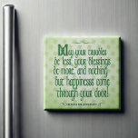 Irish Blessing Magneet<br><div class="desc">Irish Blessing Magnet - Presentatie van een inspirerende Ierse zegen op een magneet in Keltische lettertypen. Met een prachtig groen en wit design met gelukzalige shamrocks. De zegen luidt: "Moge je problemen minder zijn, je zegeningen zijn meer, en niets dan geluk komt door je deur!" Een fantastisch en doordacht huisverwarmingsgeschenk...</div>
