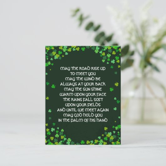 Irish Blessing Shamrock Design gepersonaliseerd Feestdagenkaart (Staand voorkant)