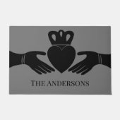 Irish Claddagh Ring Grafisch in Zwart Gepersonalis Deurmat (Voorkant)