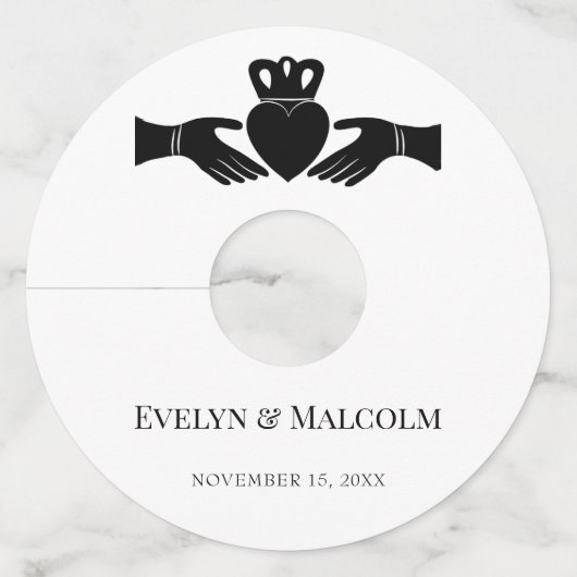 Irish Claddagh Ring Simple Black and White Wedding Wijnglaslabel (Voorkant)