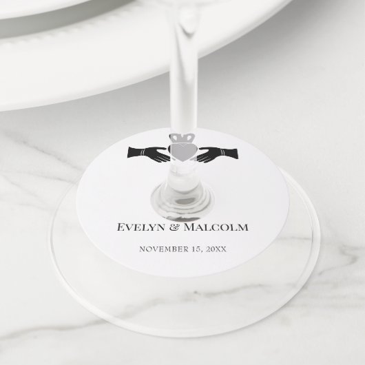 Irish Claddagh Ring Simple Black and White Wedding Wijnglaslabel (Dichtbij)
