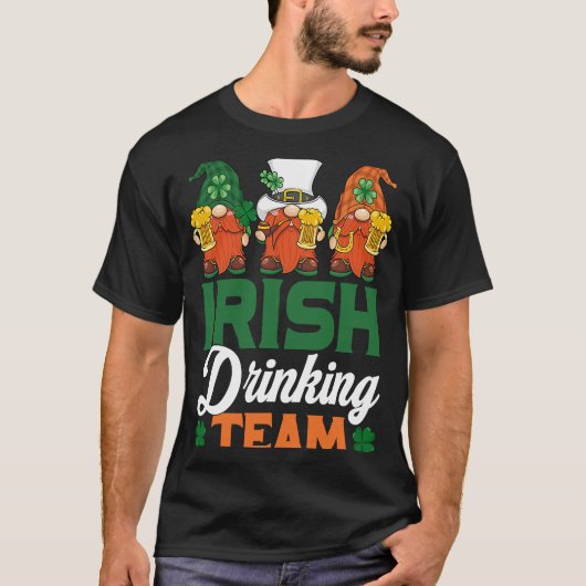 Irish Drinking Team Drinking Beer Gnome  Patricks  T-shirt (Voorkant)