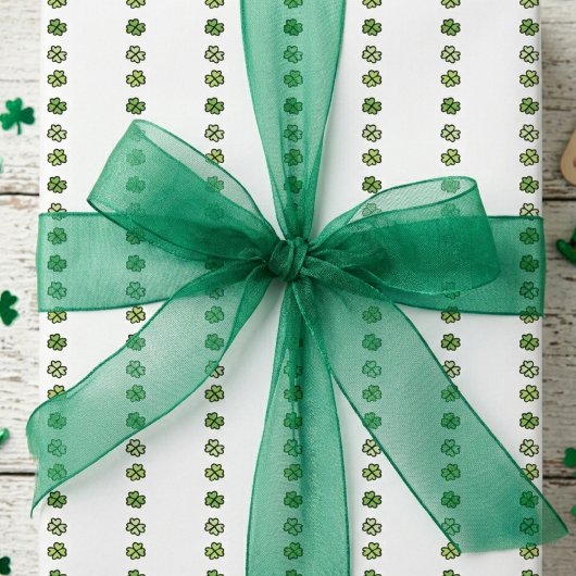 Irish Green Shamrock Stripes Cadeaupapier