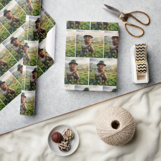 Irish Leprechaun Admiring a Gold Coin Cadeaupapier (Crafts)