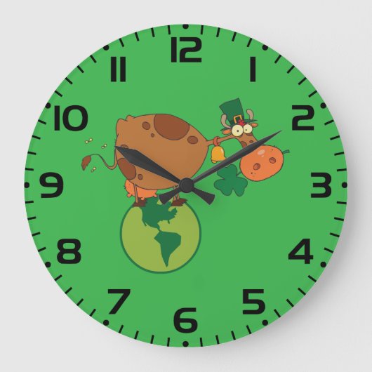 Irish Leprechaun Cow Standing on Planet Earth Grote Klok (Voorkant)