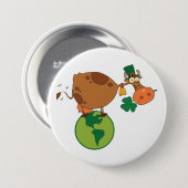 Irish Leprechaun Cow Standing on Planet Earth Ronde Button 7,6 Cm (Voorkant /achterkant)
