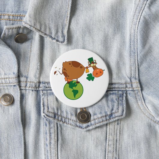 Irish Leprechaun Cow Standing on Planet Earth Ronde Button 7,6 Cm (In situ)