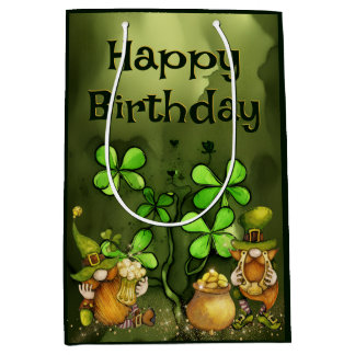 Irish Leprechaun Gnomes and Clovers Happy Birthday Medium Cadeauzakje