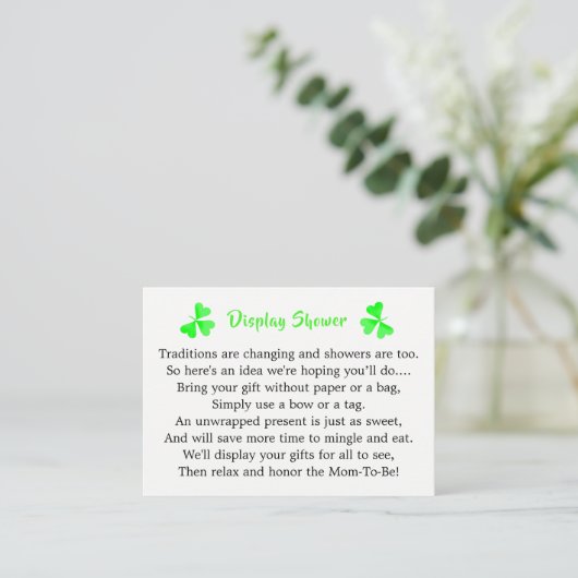 Irish Leprechaun Shamrock Baby shower Display Informatiekaartje (Staand voorkant)