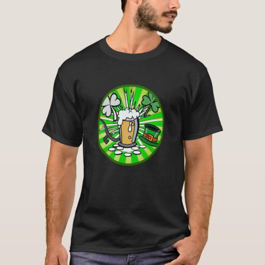 Irish lucky shamrock with beer mug St Patrick's Da T-shirt (Voorkant)