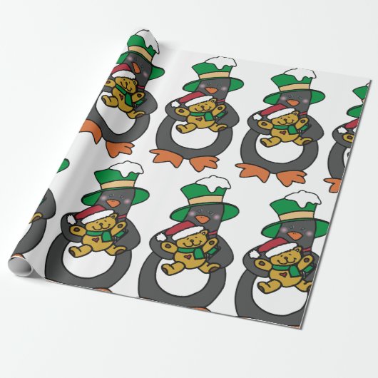Irish Penguin Holding Christmas Teddy Bear Cadeaupapier (Uitgerold)