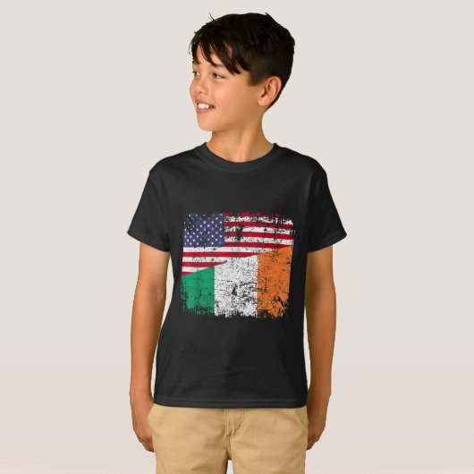 IRISH ROOTS Half Amerikaanse vlag IERLAND T-shirt (Voorkant volledig)