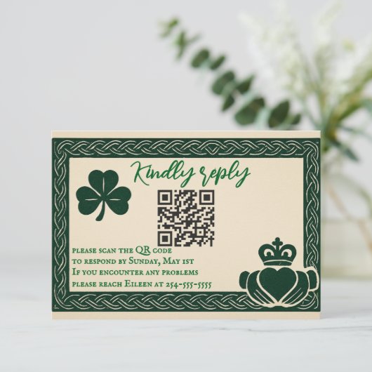 Irish Serenity QR Code Wedding RSVP Kaart (Staand voorkant)