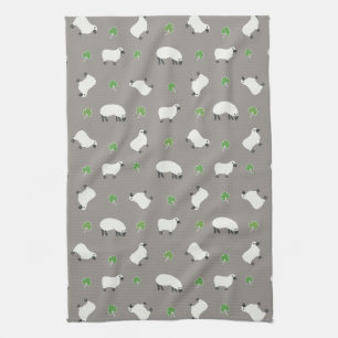 Irish Shamrock and Sheep Pattern Theedoek