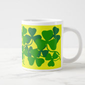 Irish shamrock, groene klaver/geel koffiekopje/mok grote koffiekop (Rechts)