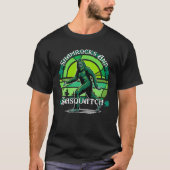 Irish Shamrocks and Sasquatch St Patrick's Day Luc T-shirt (Voorkant)