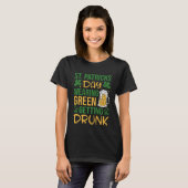 Irish St Patrick's Day Wearing Green Getting Drink T-shirt (Voorkant volledig)