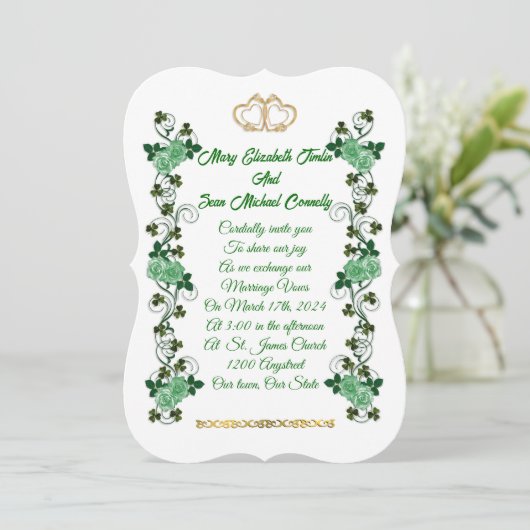 Irish Wedding-uitnodiging shamrocks en groene roze Kaart (Staand voorkant)