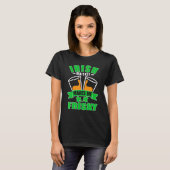 Irish Whiskey Makes Me Frisky St Patricks Day T-shirt (Voorkant volledig)