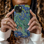 Irissen | Vincent van Gogh iPhone 15 Case<br><div class="desc">Irises (1889) van de Nederlandse postimpressionist Vincent Van Gogh. Origineel landschapsschilderij is een olie op het canvas met een tuin van bloeiende irisbloemen. Gebruik de ontwerphulpmiddelen om douanetekst toe te voegen of het afbeelding te personaliseren.</div>