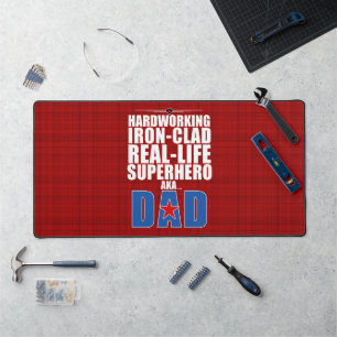 Iron Clad Real Life Superheld Pap en Red Plaid Bureaumat