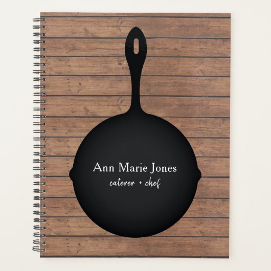 Iron Skillet Rustic Caterer Chef Planner (Voorkant)