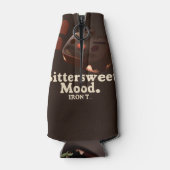 Iron T Bittersweet Stemming: Donkere Chocolade Cak Flesjeskoeler (Achterkant)