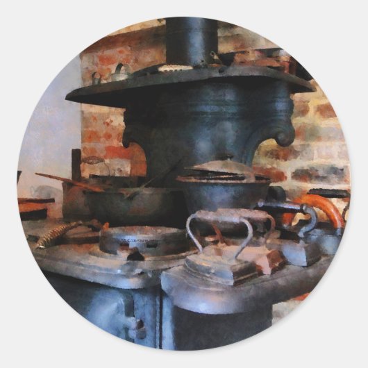 Ironen die op de kast worden verwarmd ronde sticker (Voorkant)