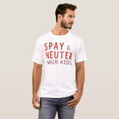 Ironisch parodie op de publieke omroep Spay and Ne T-shirt (Voorkant volledig)