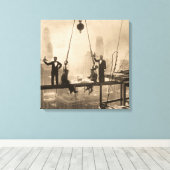 Ironwerkers lopen op de 32 verdieping canvas afdruk (Insitu (Houten vloer))