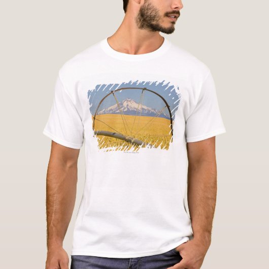 Irrigatieleiding in het veld t-shirt (Voorkant)