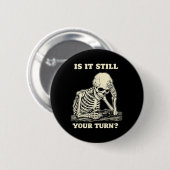 Is Het Nog Steeds Jouw Beurt Grappig Skelet Wachte Ronde Button 5,7 Cm (Voorkant /achterkant)