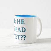 IS HIJ AL DOOD? mok (Voorkant rechts)