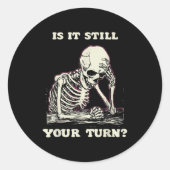 Is It Still Your Turn Funny Skeleton Waiting Quote Ronde Sticker (Voorkant)