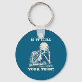 Is It Still Your Turn Funny Skeleton Waiting Quote Sleutelhanger (Voorkant)