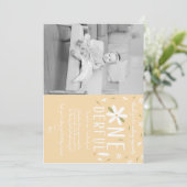 Is ze de eerste verjaardag niet, bedankt! aankondiging (Staand voorkant)