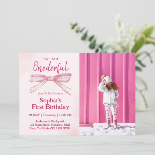 Is ze niet een prachtig roze boog meisje 1e verjaa kaart (Staand voorkant)