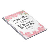 Isa 40:8 | Schrift | Roze Floral-ontwerp Notitieboek (Rechterzijde)