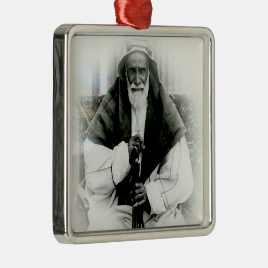 Isa Ibn Ali Al Khalifah Metalen Ornament (Rechts)