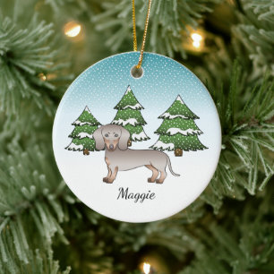 Isabella & Tan Kortharige Dachshund Winterwoud Keramisch Ornament