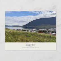 Ísafjörður-fjord en zomerbloemen