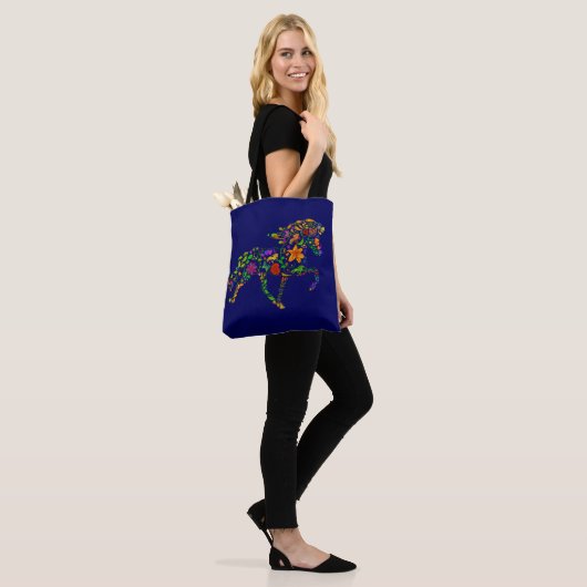 Isi Blume farbig Tote Bag (Op model)