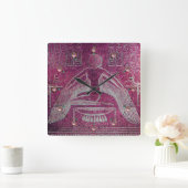 ISIS, Antiek roze Vierkante Klok (Huis)